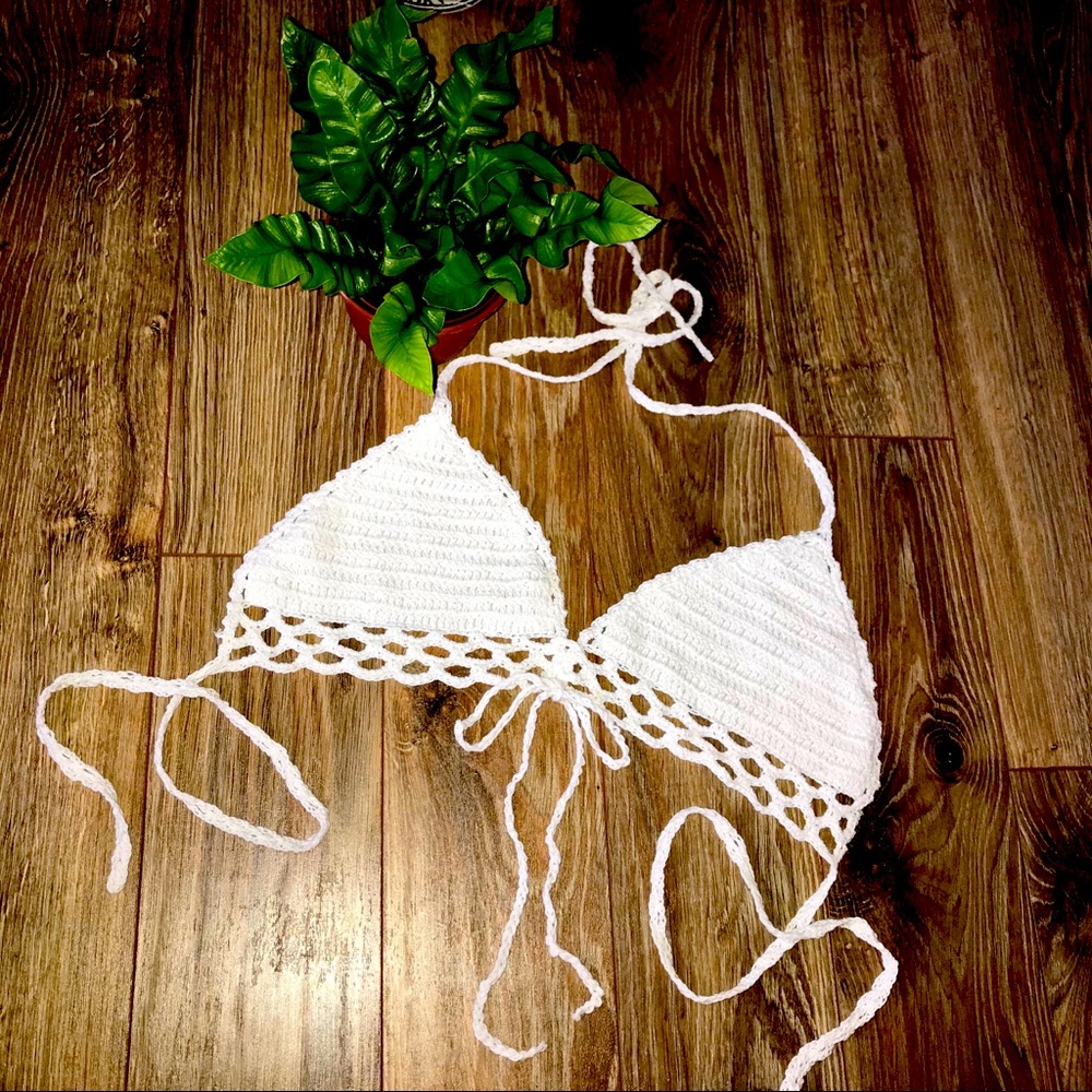 NWOT SHEIN Embroidered Bikini Top